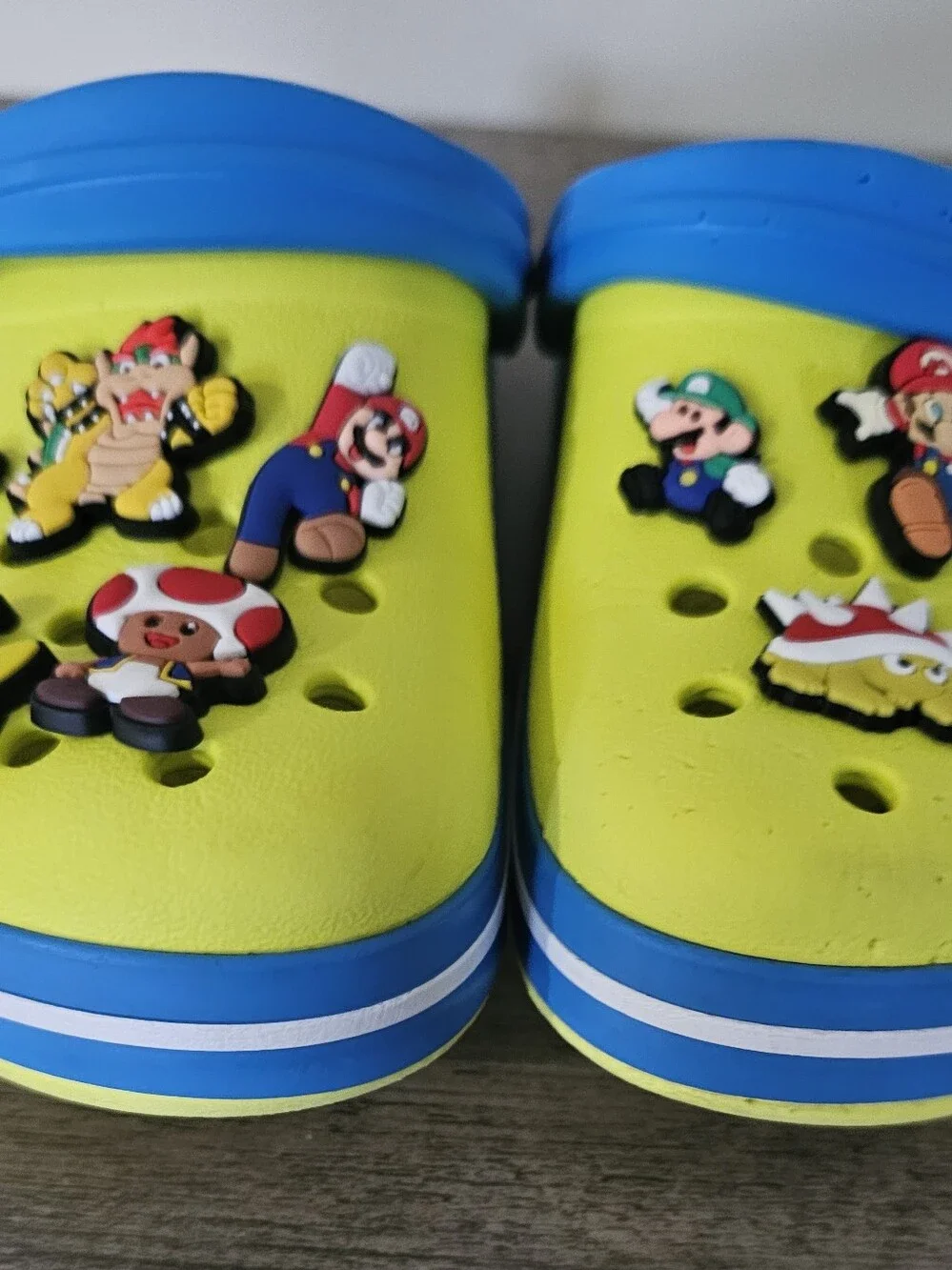 CROCS Kids Citron Yellow and Blue Clogs with Super Mario Charms C 13 Boy